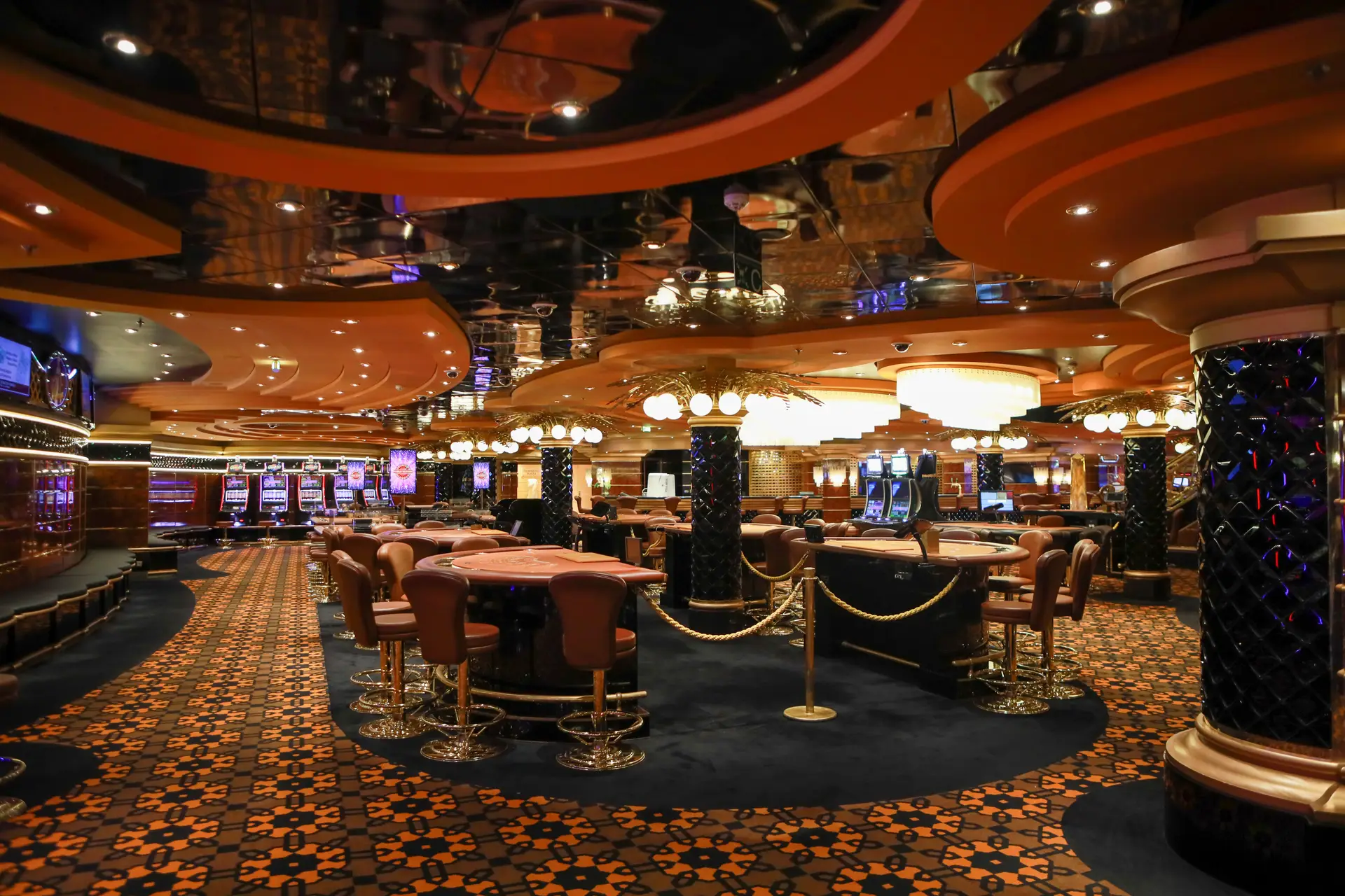 RoyalfeastLounge Casino Floor